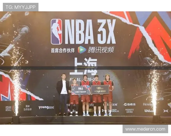 中国篮球联赛新赛季开幕，明星球员加盟引发球迷热议与期待