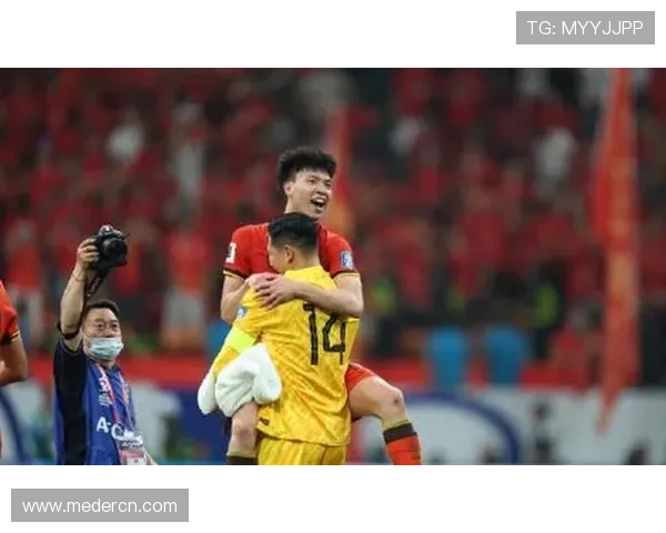 中国足球队迎战亚洲杯强敌，关键球员状态引关注，比赛前瞻与分析