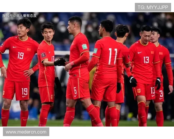 国足逆转取胜激战全场九十分钟展现顽强拼搏精神燃爆球迷激情