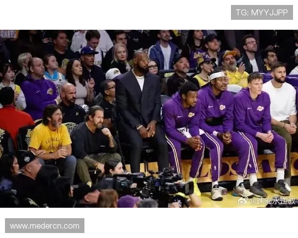 NBA新赛季揭幕战焦点对决 詹姆斯领衔湖人挑战勇士引爆球迷热情 NBA新赛季揭幕战焦点对决 詹姆斯领衔湖人挑战勇士引爆球迷热情