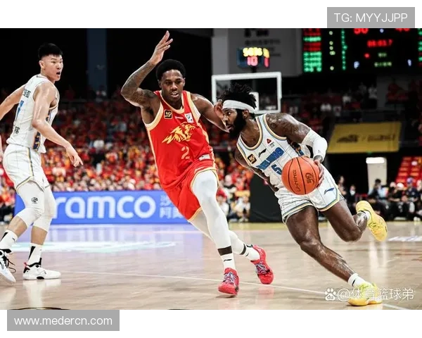 中国篮球联赛激烈竞争升级 多支球队引入外援增强实力