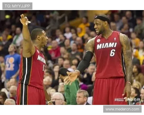 橄榄球明星韦德退役赛收官，球迷热泪盈眶