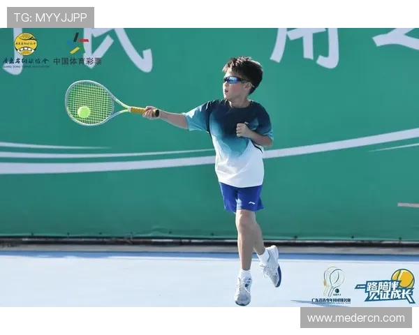 网球名将奋力拼搏，赛季排名大逆袭，未来赛事前景引发广泛关注