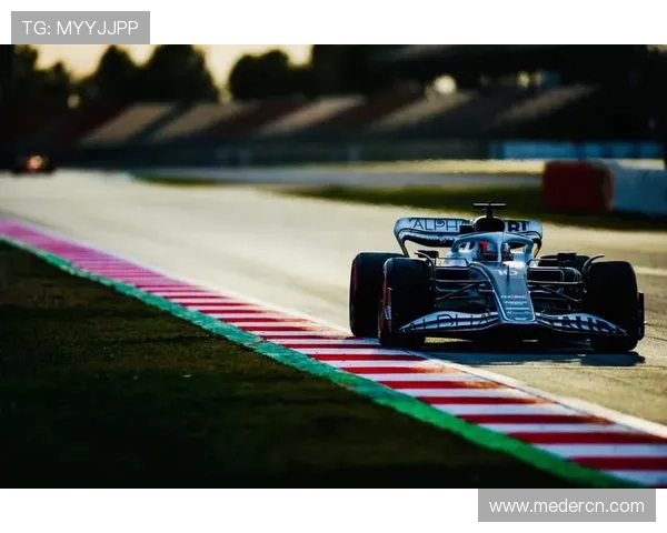 F1赛季再掀高潮 红牛车队展现统治力 各队策略争锋上演精彩对决